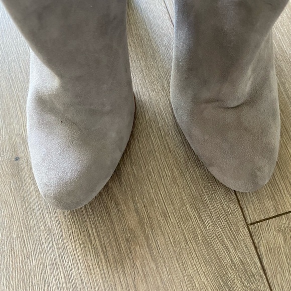 💥PRICE⬇️
STEVE MADDEN - Effect Grey Ankle Booties - 7M - - Picture 2 of 10